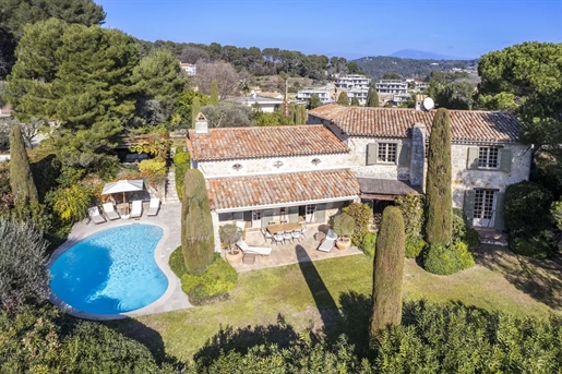 Mougins - Charming stone villa with sea view in sought-after area close to the old village