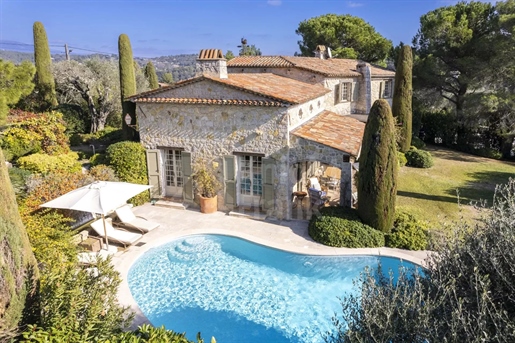 Mougins - Charming stone villa with sea view in sought-after area close to the old village