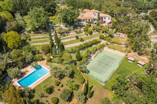 Mougins - Splendid renovated bastise with sea view, tennis court and chapel