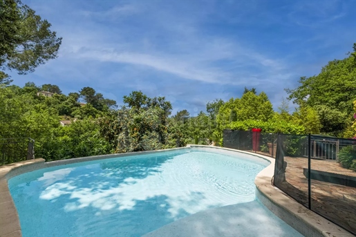 Roquefort-Les-Pins : Discover this exceptional 333 m² Provençal villa
