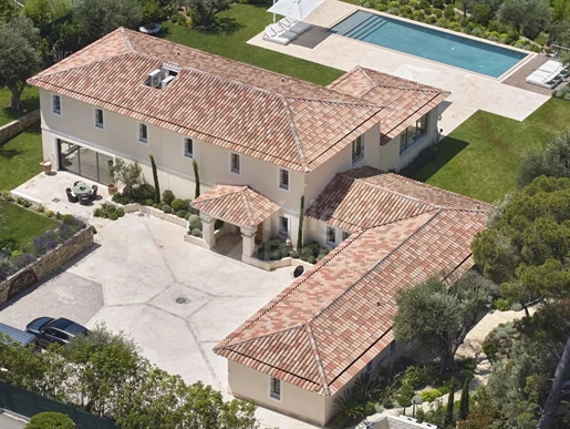 Mougins - An Ultra Luxurious Designer Villa with Panoramic Views
