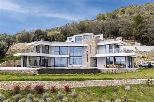 Vence : A Superb Contemporary Villa with Panoramic Sea View