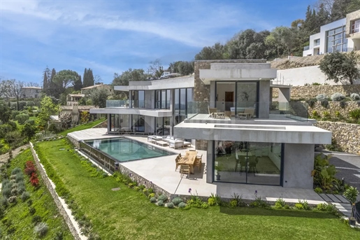 Vence : A Superb Contemporary Villa with Panoramic Sea View