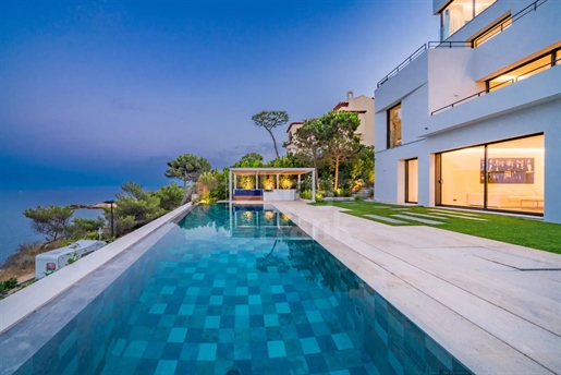 Superbe Villa en front de mer au Cap d'Antibes