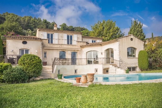 La Colle sur Loup : A Rare village house with 5 bedrooms and swimming pool, La Colle sur loup