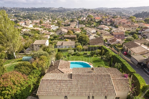 La Colle sur Loup : A Rare village house with 5 bedrooms and swimming pool, La Colle sur loup