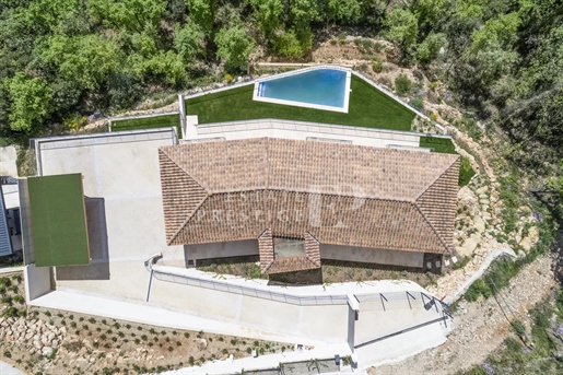 Cabris : Exceptionnelle villa neuve avec vue mer panoramique