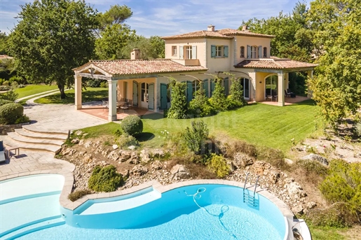Tres belle villa sur le Golf de Terre Blanche en Provence