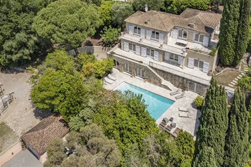 Mougins : A Modern and very Spacious Villa with a Swimming pool
