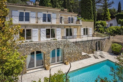 Mougins: Elegante moderne villa met zwembad en uitzicht