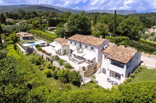 Chateauneuf-De-Grasse : Villa with panoramic view up to the sea