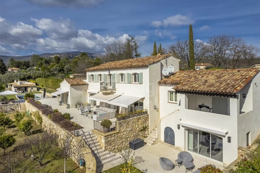 Villa with panoramic view up to the sea in Châteauneuf de Grasse