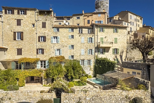 Châteauneuf-De-Grasse : A Beautiful townhouse with a Pool and Sea views