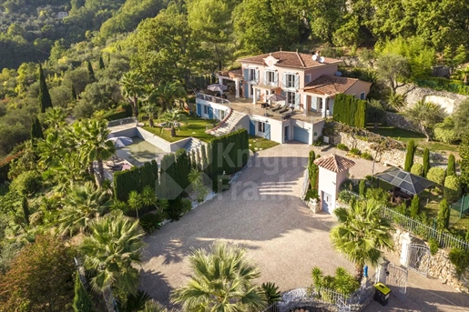 Grasse : A Stunning luxury villa with Panoramic views in a gated domain