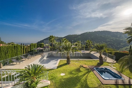 Grasse : A Stunning luxury villa with Panoramic views in a gated domain