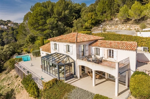 Peymeinade : Lovely 4 bedroom villa with panoramic sea views.