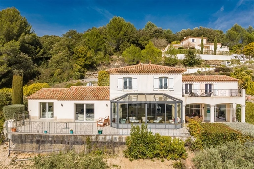 Peymeinade : Lovely 4 bedroom villa with panoramic sea views.