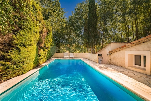 Grasse : A Traditional Bastide with 5 bedrooms and a guest house