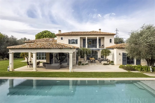 Mougins : A Superb designer villa with 5 bedrooms and a vast pool