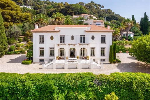 On the heights of Grasse : A Stunning Estate offering Exceptional Panoramic views