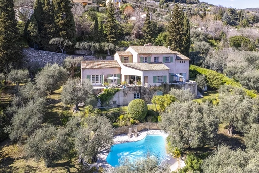 Grasse - Mooie Provençaalse villa met 5 slaapkamers, zwembad en uitzicht op zee.