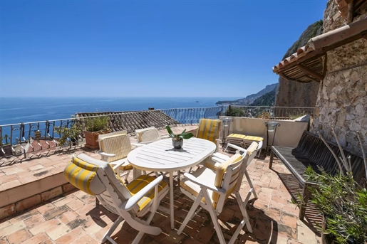Roquebrune-Cap-Martin - House with sea view within the walls of the medieval castle