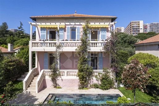 Nice - Fabron: charmante gerenoveerde villa in Nice met uitzicht op zee en zwembad