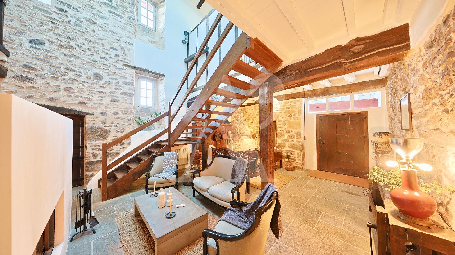 Sublimated Labourdine architecture - Panoramic view