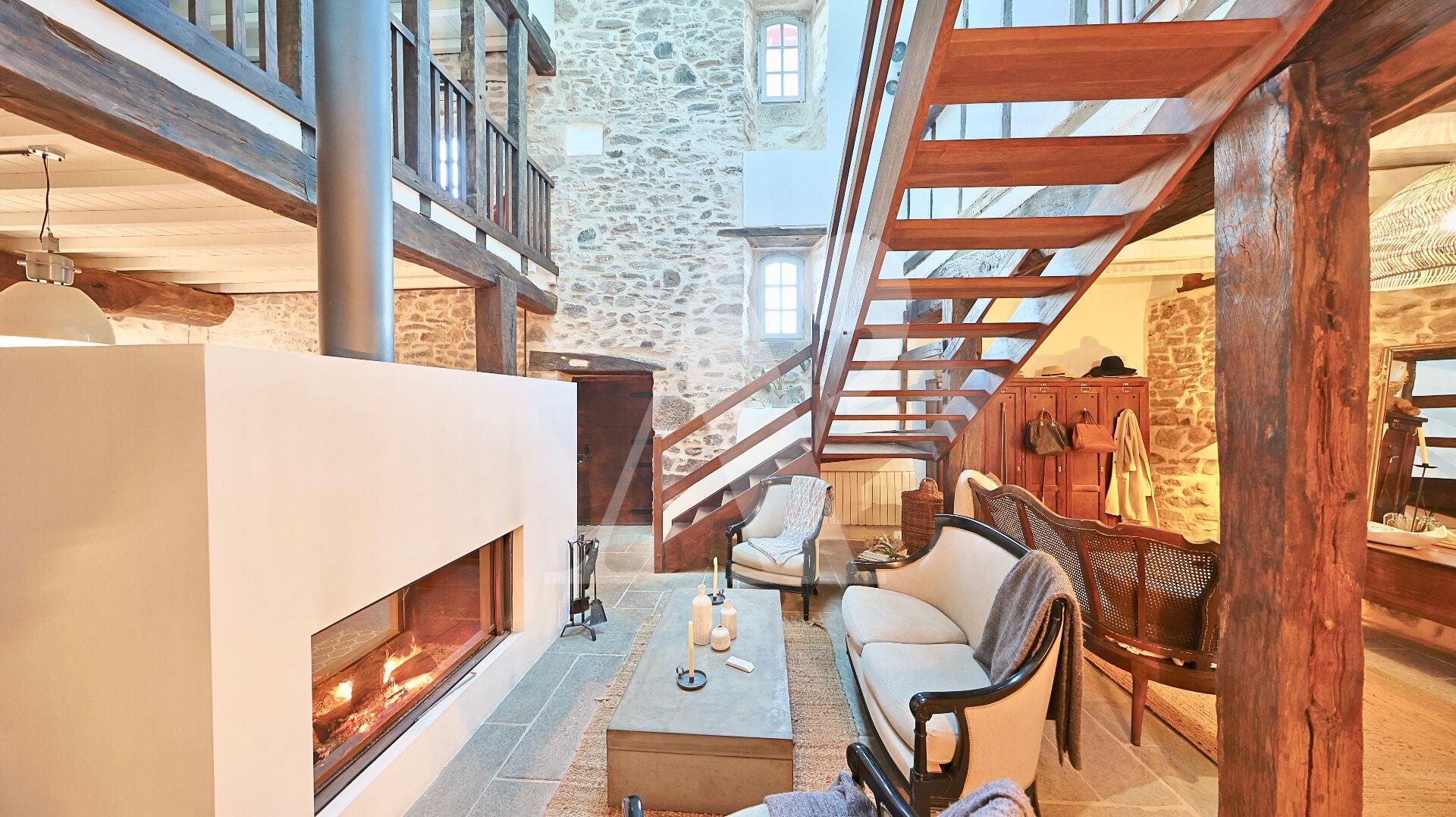 Sublimated Labourdine architecture - Panoramic view