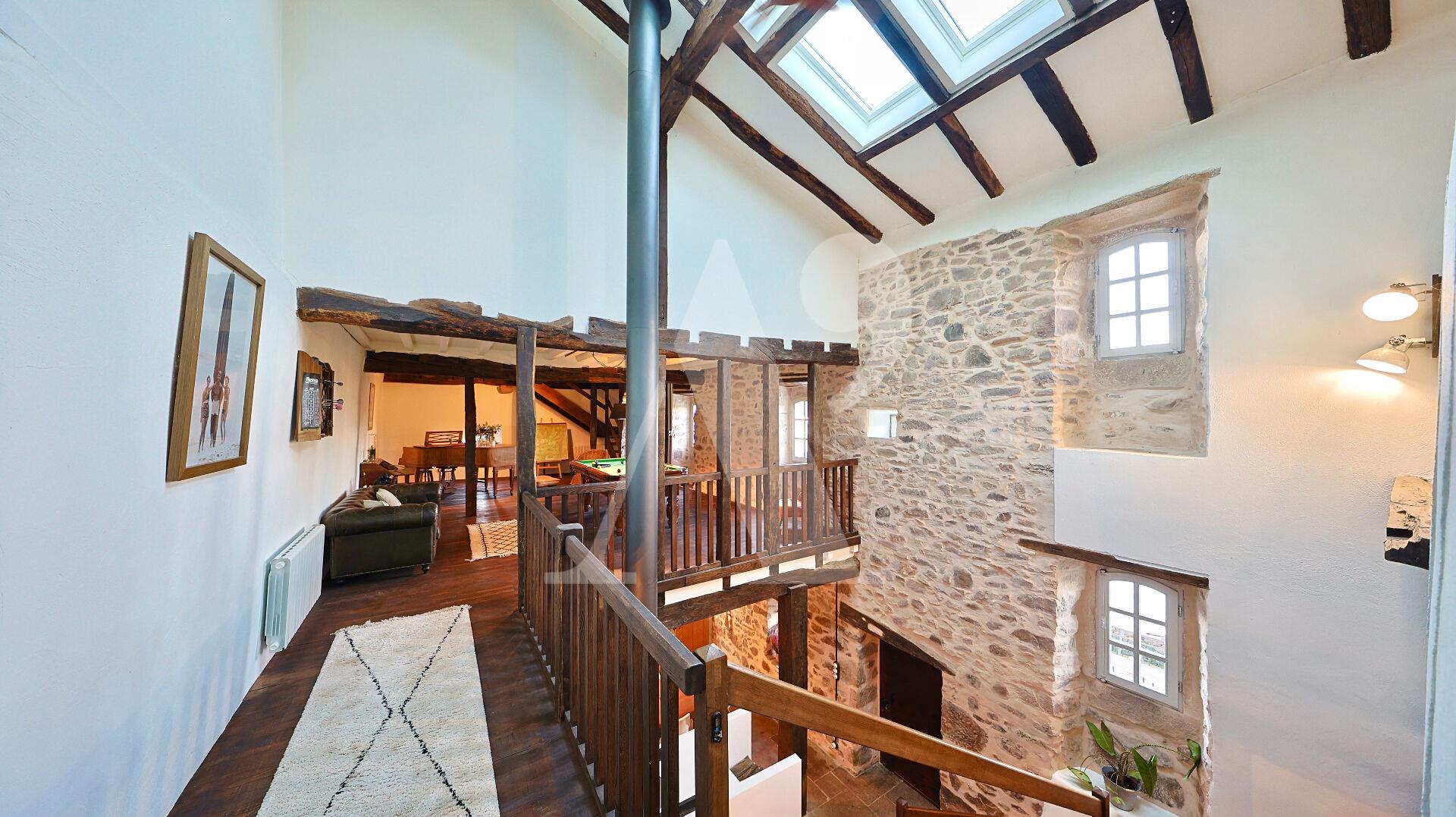 Sublimated Labourdine architecture - Panoramic view