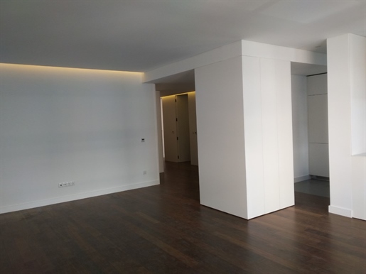 Renovated 4-bedroom apartment in the heart of Boavista in Porto!!