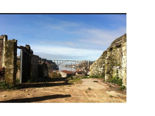 Terreno com projeto aprovado no Porto!