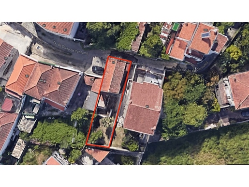 Двухэтажный дом для реконструкции в Порту