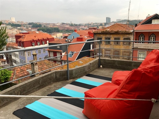 Guesthouse in one of the vibrant areas of Porto!