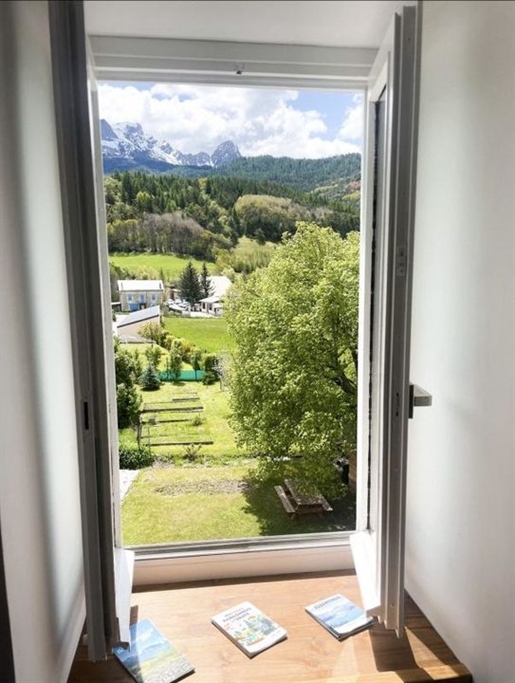 Bourgeois villa in the heart of Barcelonnette with studios