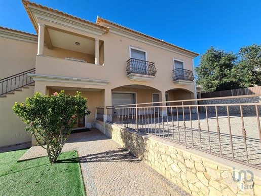 House with 5 Rooms in Faro with 396,00 m²