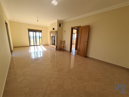 House with 5 Rooms in Faro with 396,00 m²