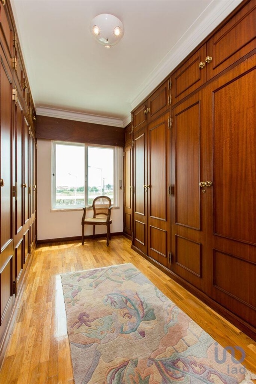 Home / Villa met 5 Kamers in Leiria met 290,00 m²