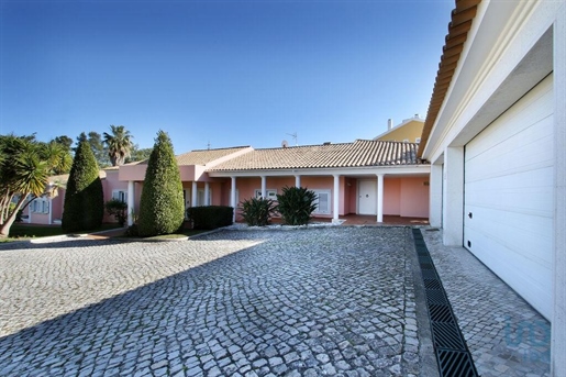 Home / Villa with 5 Rooms in Setúbal with 835,00 m²