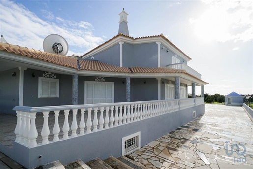 Fifth with 5 Rooms in Faro with 489,00 m²