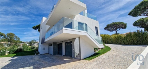 Home / Villa with 3 Rooms in Faro with 300,00 m²