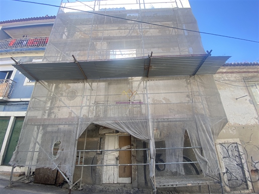 Vacant building with approved project and paid licenses in Setúbal