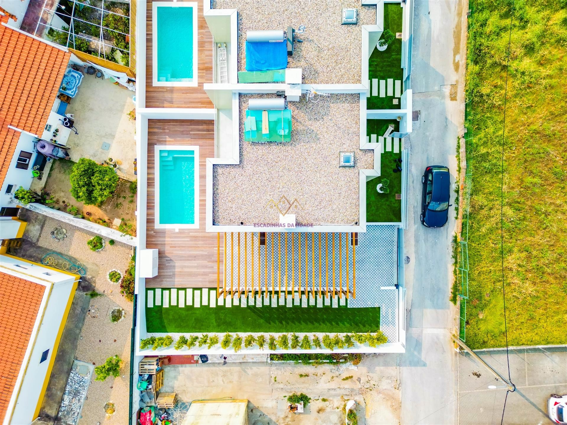Neue Villa mit Pool und Blick auf das Schloss Sesimbra