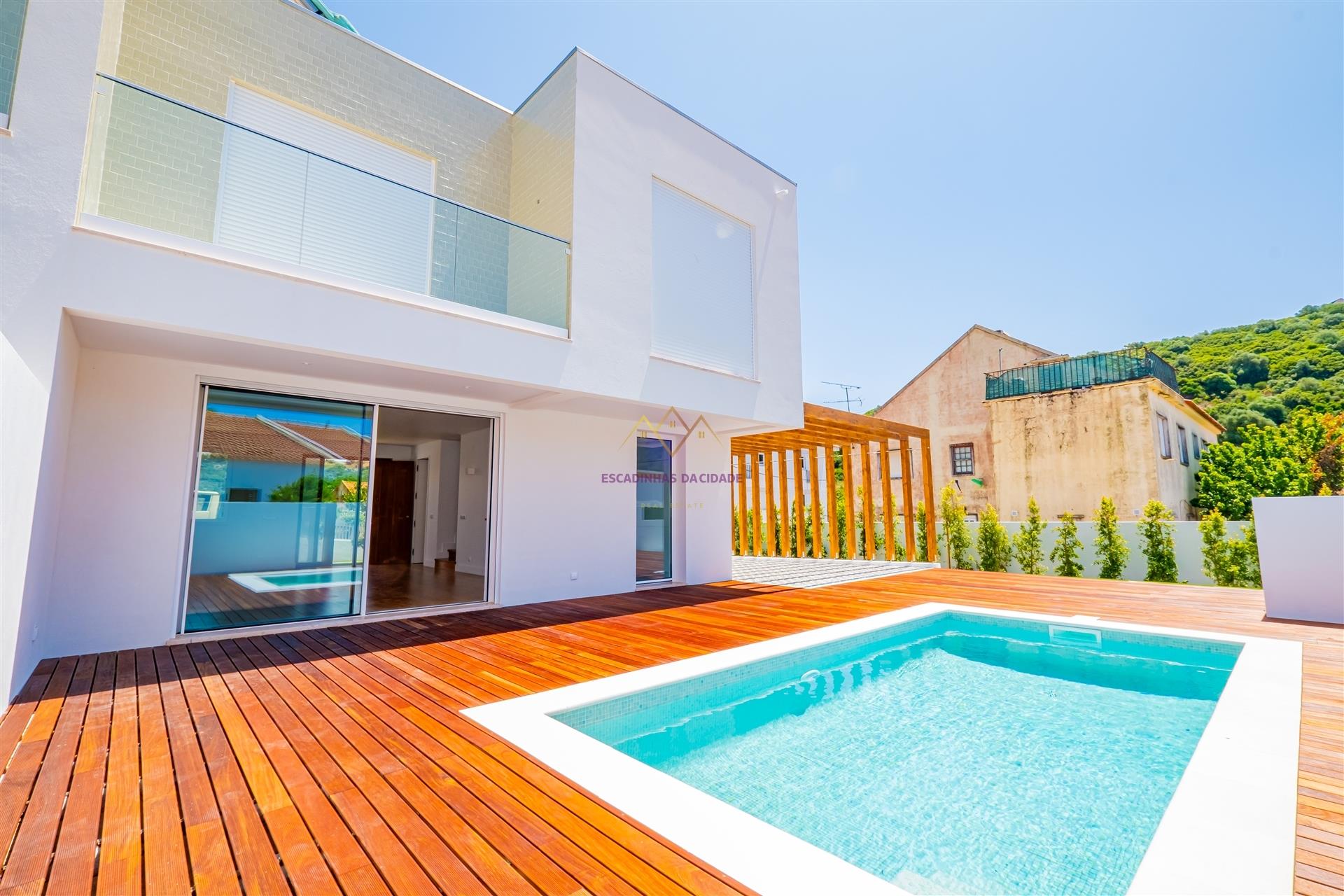 Neue Villa mit Pool und Blick auf das Schloss Sesimbra