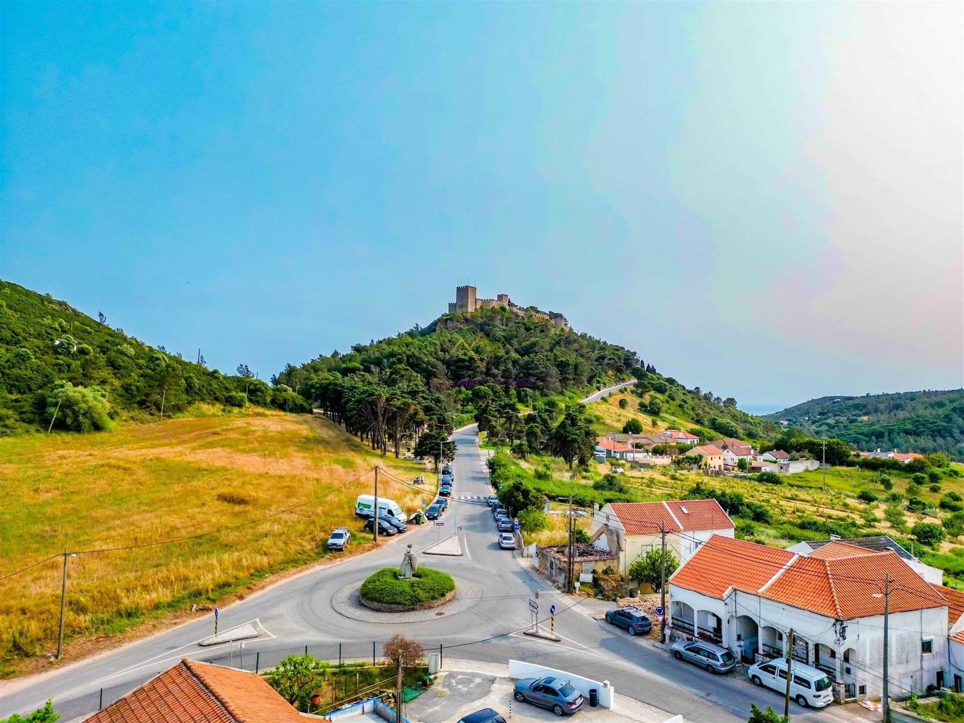Neue Villa mit Pool und Blick auf das Schloss Sesimbra