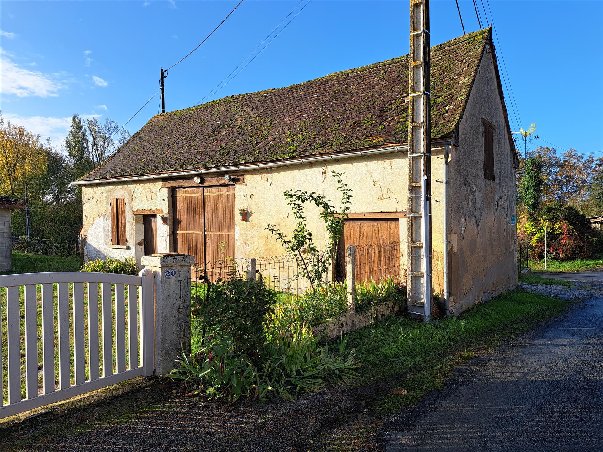 Unique Sale: Renovation Project of a Barn with Authentic Charm in Cours de Pile 24520