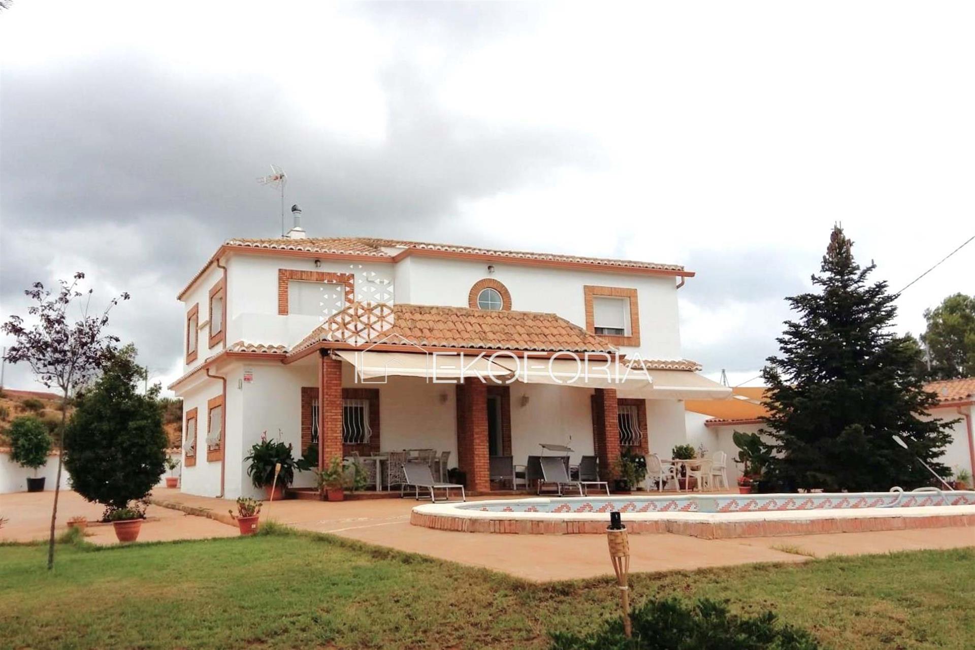 Villa With Panoramic Views And 5000 M2 Land