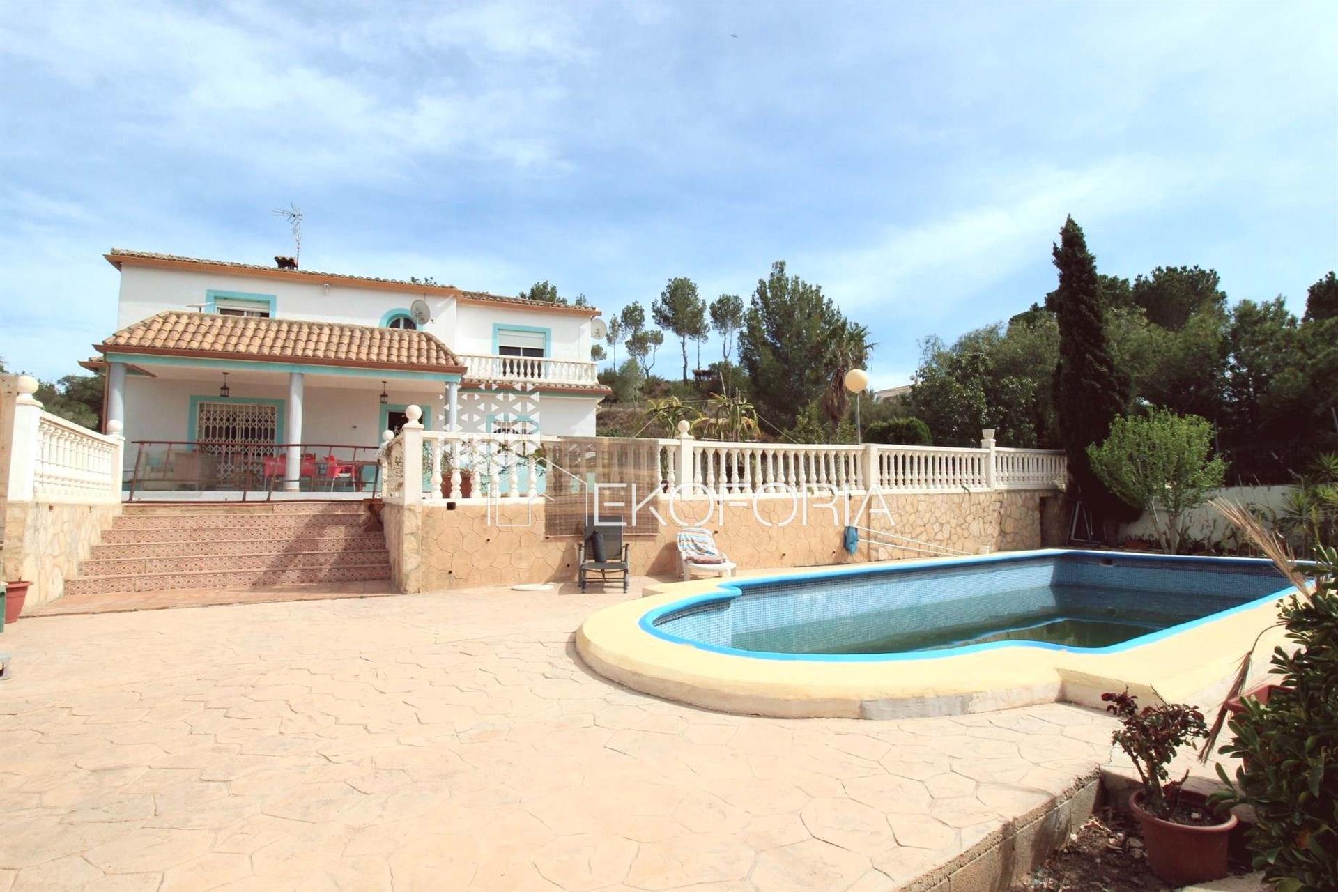 Villa With Panoramic Views And 5700 M2 Land