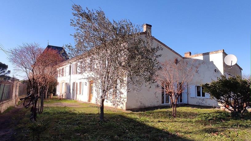 Una rara opportunità per l'acquisto di una grande casa di campagna in pietra a Saint-André-de-Cubza