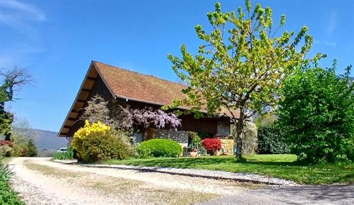 Bauernhaus komplett renoviert 178 m² Wohnfläche ca. atemberaubende Aussicht 4 km vom See von Aigueb